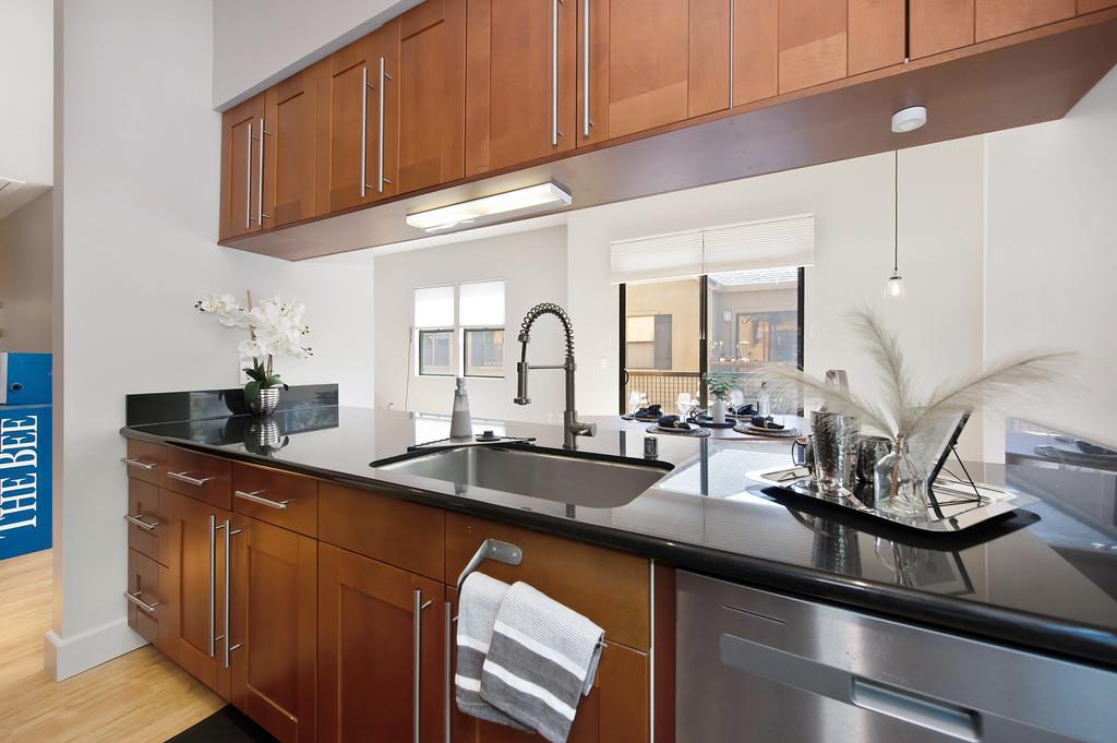 Detail Gallery Image 19 of 33 For 2117 S St #204,  Sacramento,  CA 95816 - 2 Beds | 2 Baths