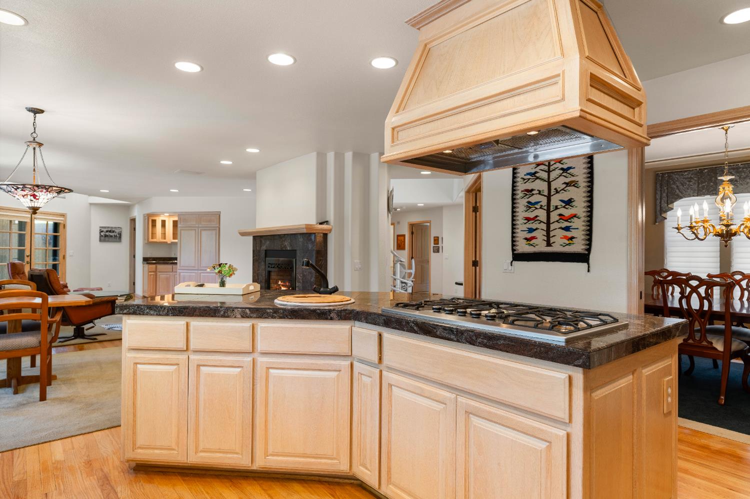 Detail Gallery Image 18 of 95 For 3004 Root Ave, Carmichael,  CA 95608 - 5 Beds | 4/2 Baths