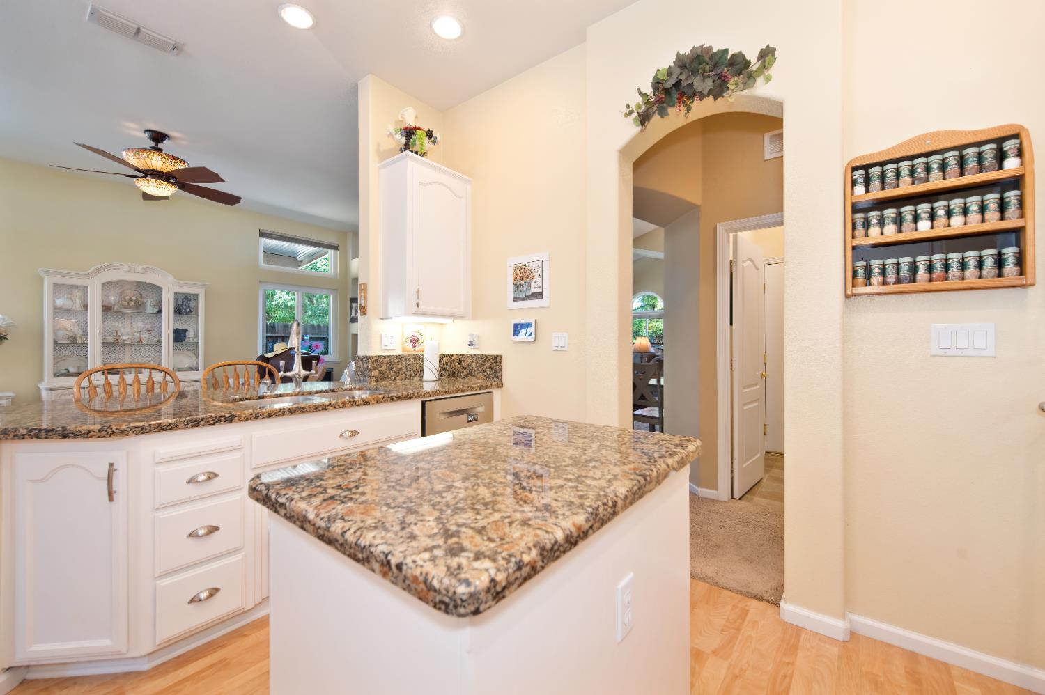 Detail Gallery Image 14 of 40 For 8570 Almond Bluff Ct, Orangevale,  CA 95662 - 3 Beds | 2 Baths