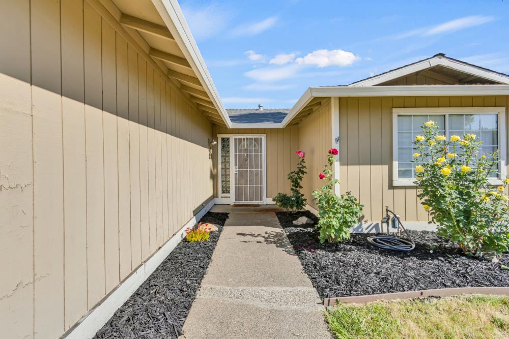 Detail Gallery Image 3 of 55 For 6428 Carmelwood Dr, Citrus Heights,  CA 95621 - 3 Beds | 2 Baths