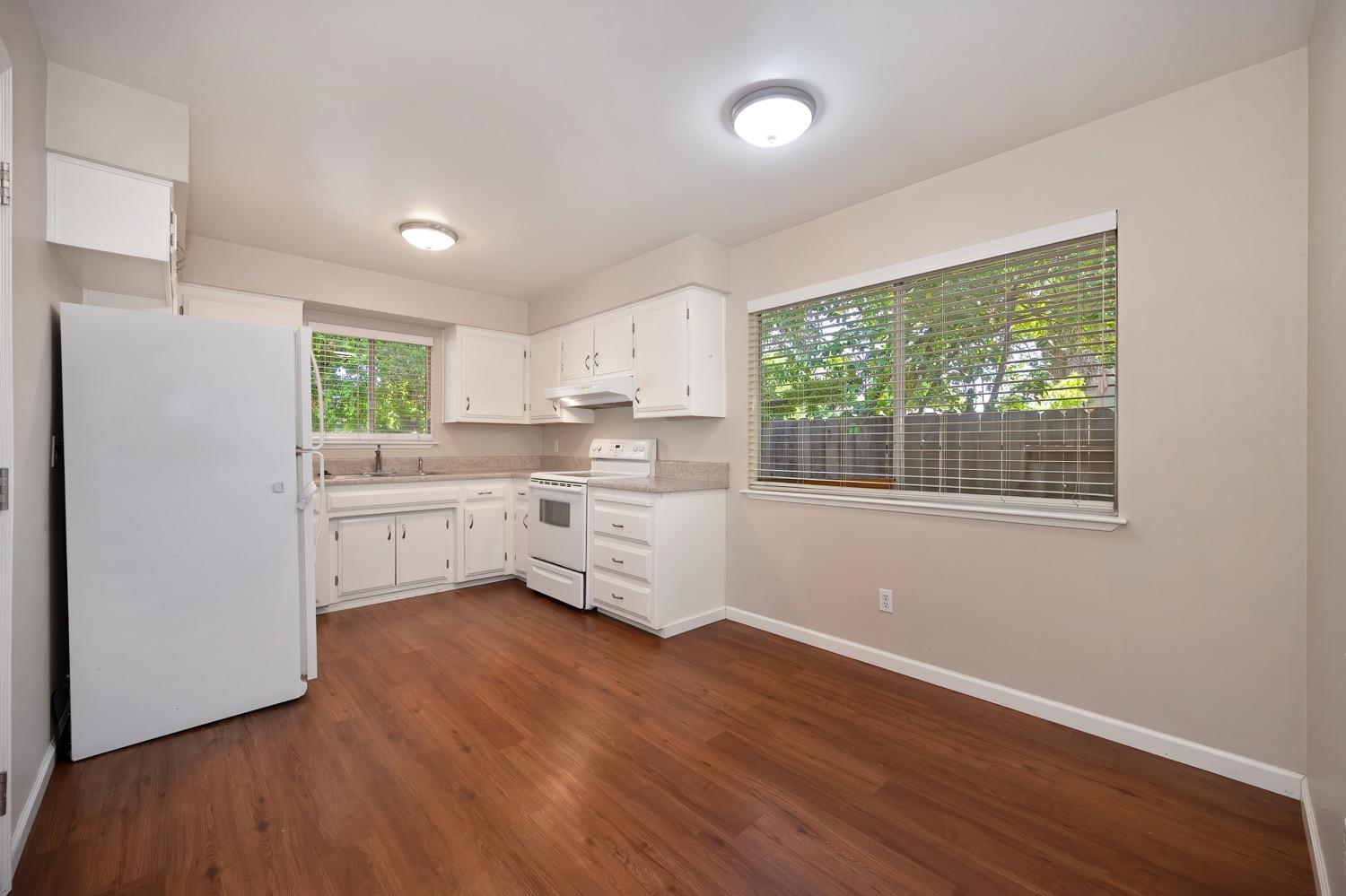 Detail Gallery Image 11 of 66 For 1424 Topaz Way, Sacramento,  CA 95864 - – Beds | – Baths