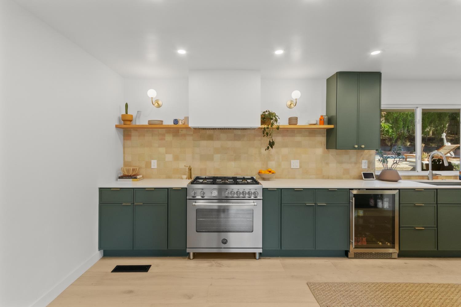 Detail Gallery Image 8 of 65 For 8514 Bordeaux Way, Fair Oaks,  CA 95628 - 4 Beds | 2/1 Baths