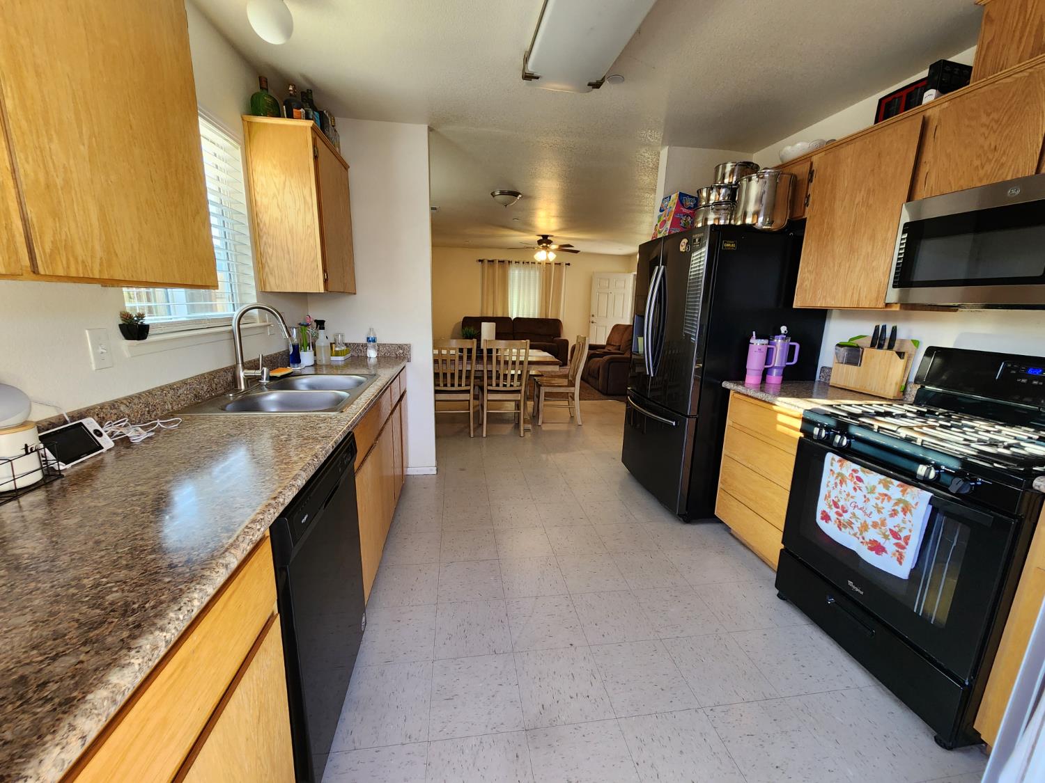 Detail Gallery Image 4 of 15 For 6565 Cal Bears Ct, Winton,  CA 95388 - 3 Beds | 2 Baths