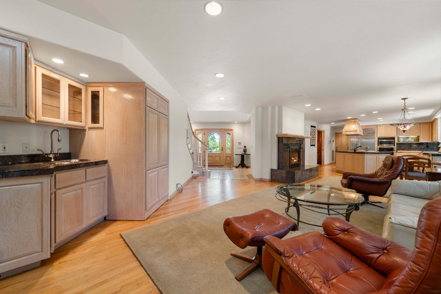 Detail Gallery Image 11 of 95 For 3004 Root Ave, Carmichael,  CA 95608 - 5 Beds | 4/2 Baths
