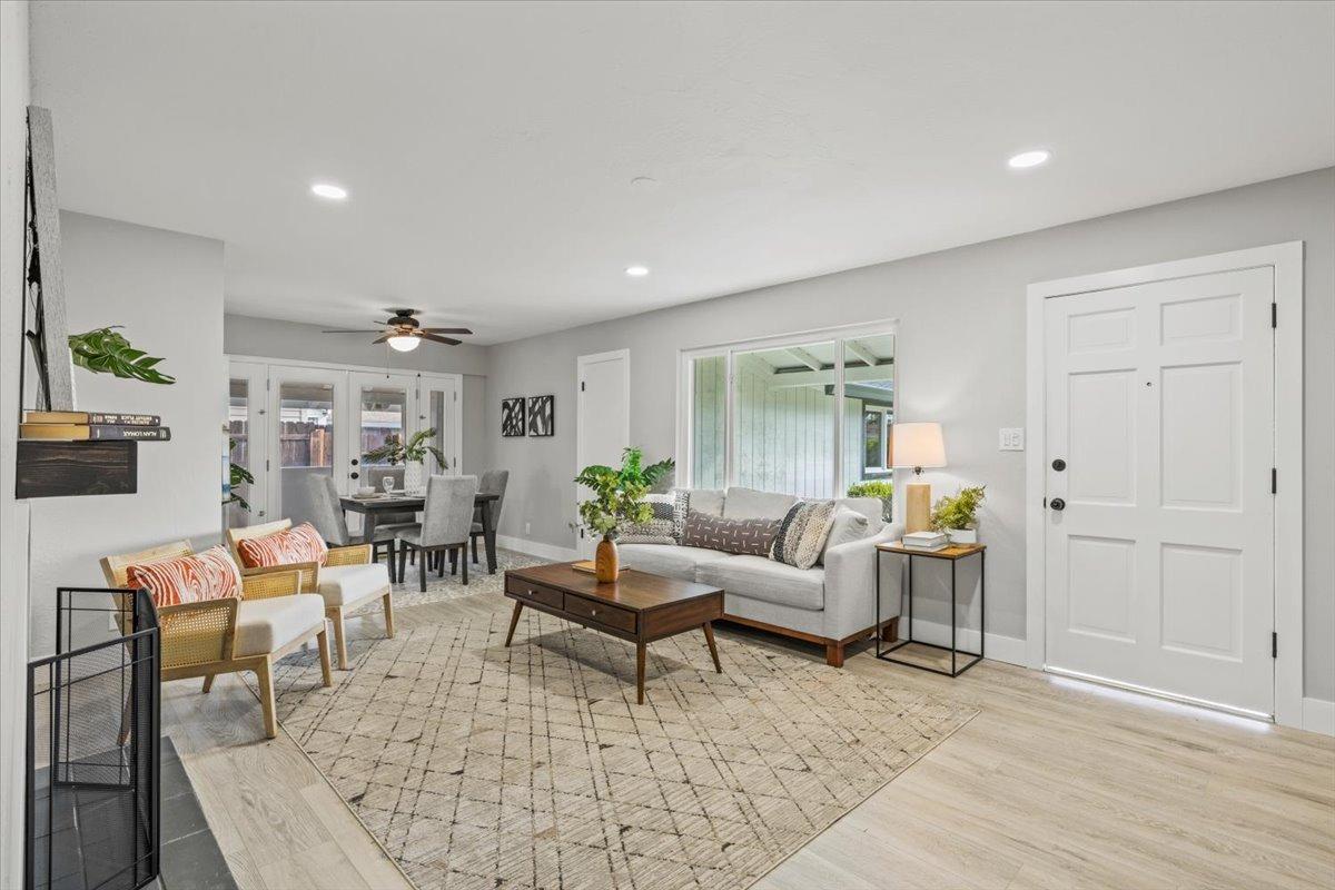 Detail Gallery Image 1 of 27 For 7538 Circle Pkwy, Sacramento,  CA 95823 - 3 Beds | 2 Baths