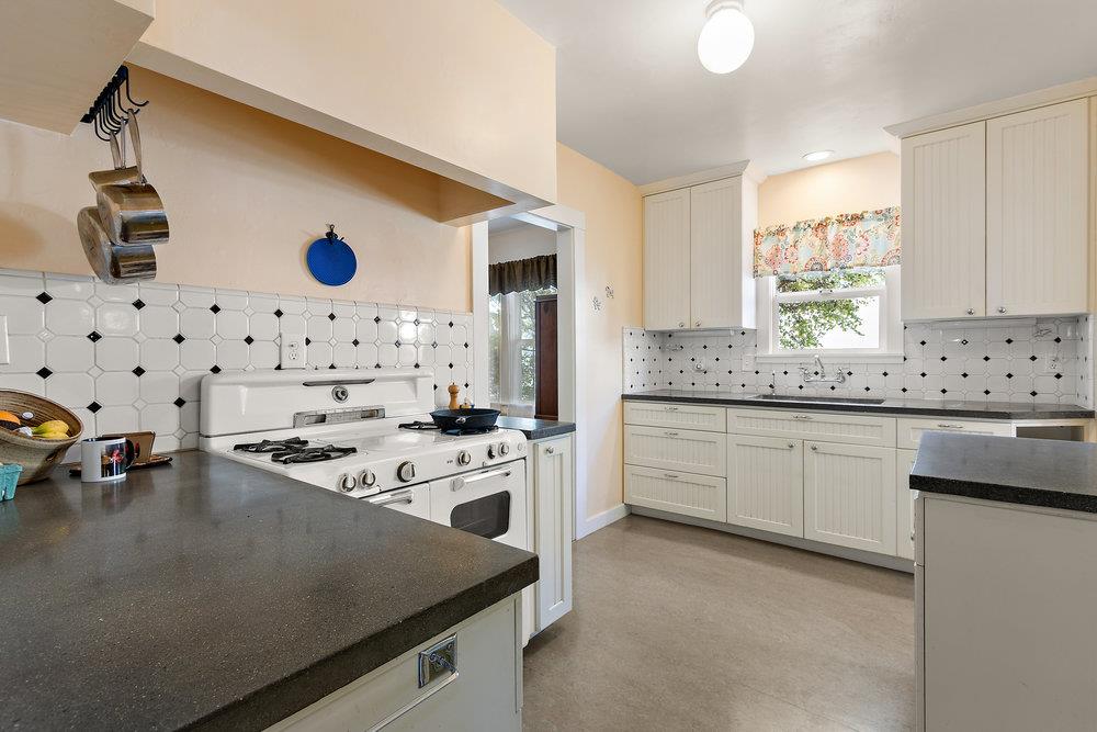 Detail Gallery Image 14 of 35 For 2709 23rd St, Sacramento,  CA 95818 - 2 Beds | 1 Baths