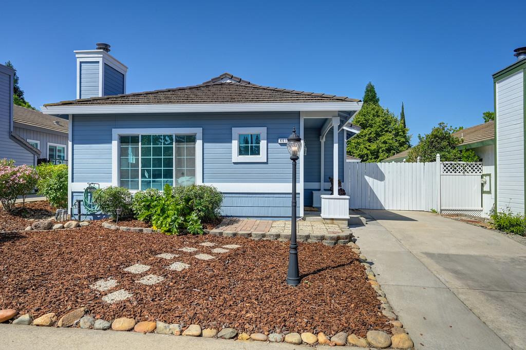 Detail Gallery Image 2 of 25 For 461 Carlson Way, Folsom,  CA 95630 - 3 Beds | 2 Baths