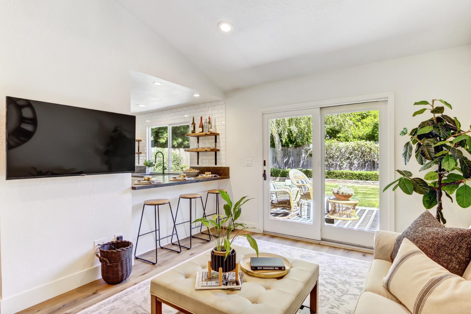 Detail Gallery Image 7 of 38 For 4939 Kurz Cir, Carmichael,  CA 95608 - 3 Beds | 2 Baths