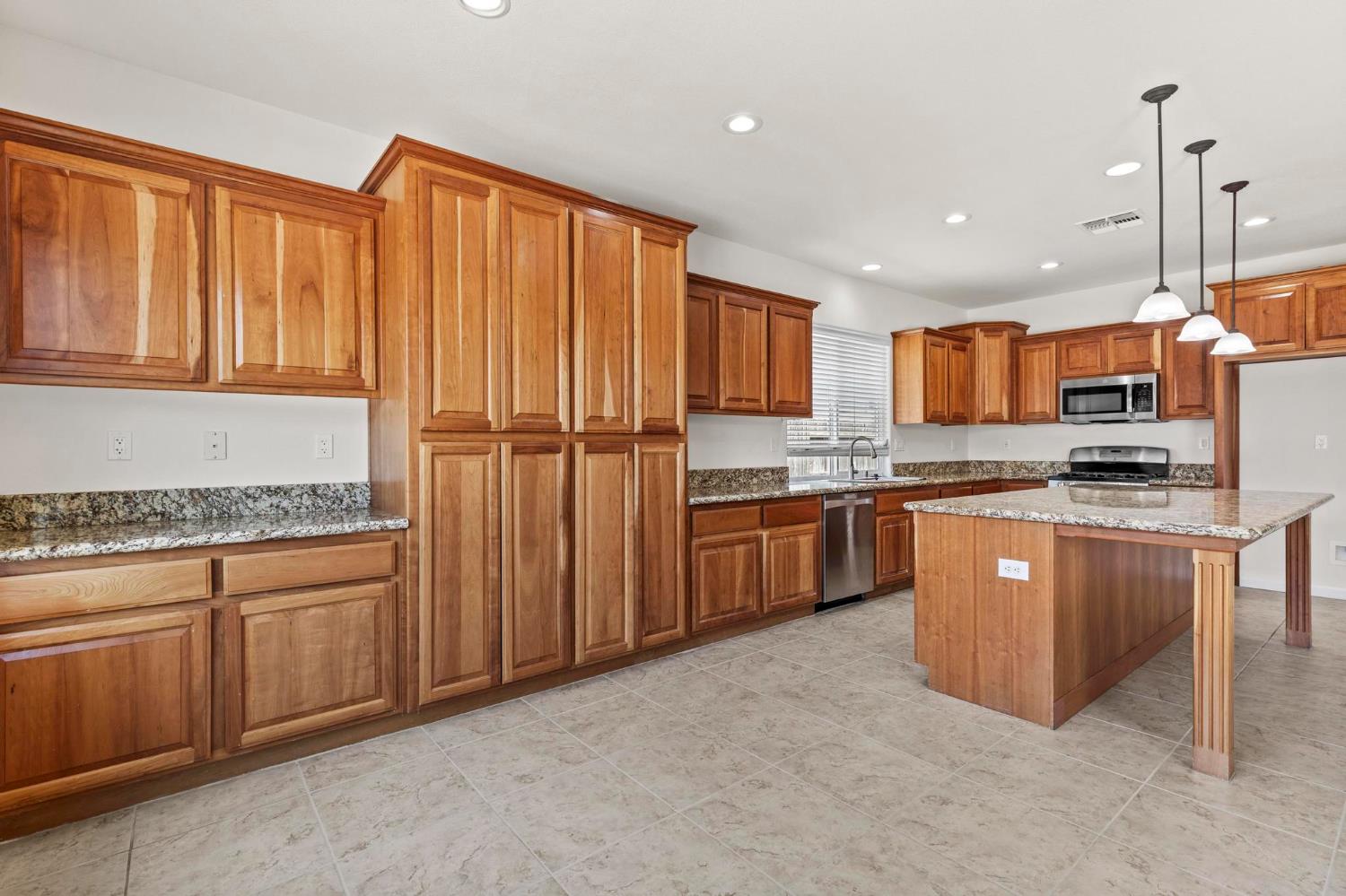 Detail Gallery Image 13 of 40 For 5582 Turnberry, Marysville,  CA 95901 - 3 Beds | 2/1 Baths