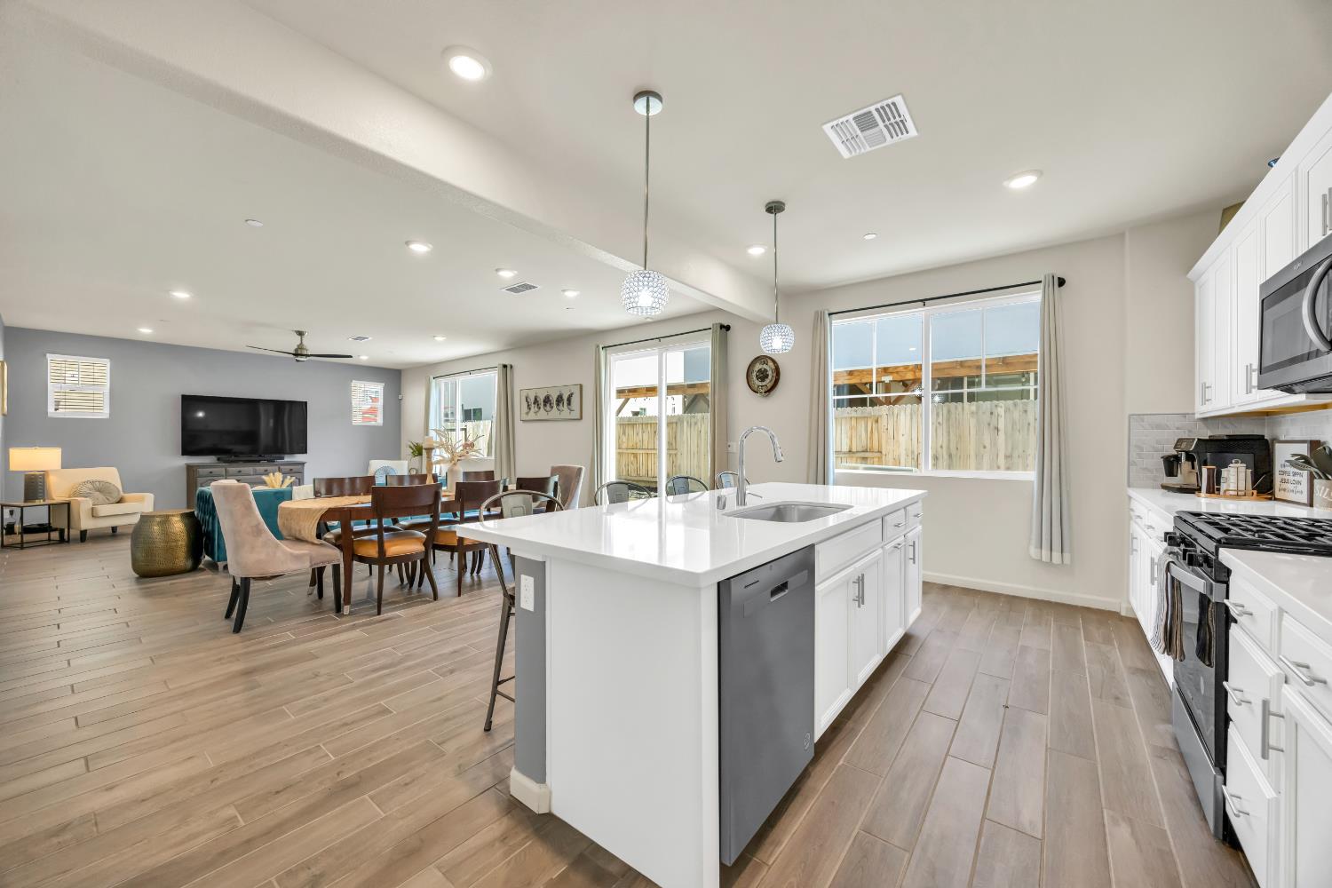 Detail Gallery Image 3 of 35 For 1427 Sanders St, Lincoln,  CA 95648 - 4 Beds | 3 Baths