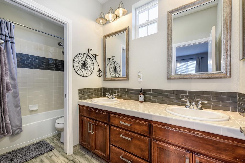 Detail Gallery Image 17 of 38 For 390 Caravaggio Way, Sacramento,  CA 95835 - 3 Beds | 2/1 Baths