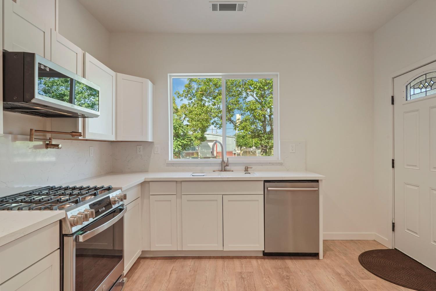 Detail Gallery Image 23 of 33 For 1237 S Commerce St, Stockton,  CA 95206 - 3 Beds | 2 Baths