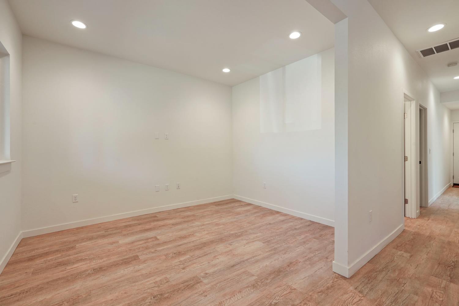 Detail Gallery Image 18 of 33 For 1237 S Commerce St, Stockton,  CA 95206 - 3 Beds | 2 Baths