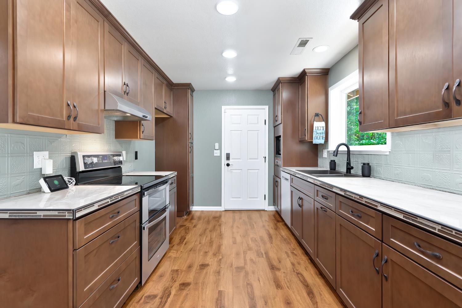 Detail Gallery Image 8 of 36 For 3063 Zinc Dr, Pollock Pines,  CA 95726 - 3 Beds | 2 Baths