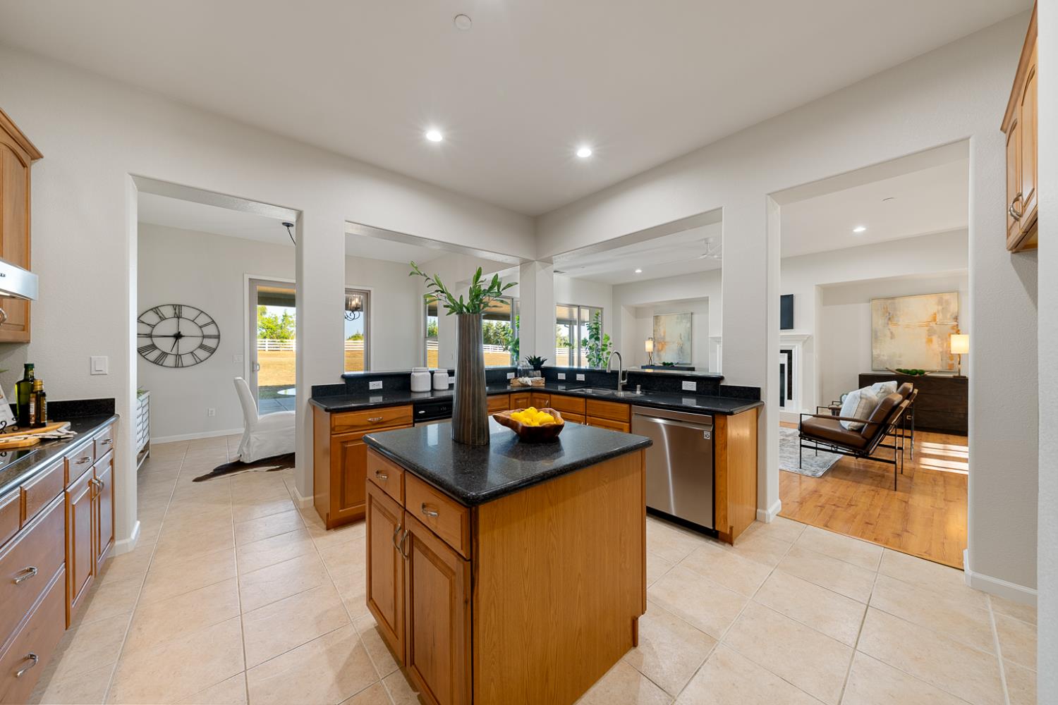 Detail Gallery Image 22 of 90 For 9461 Crossrail Dr, Wilton,  CA 95693 - 5 Beds | 3 Baths