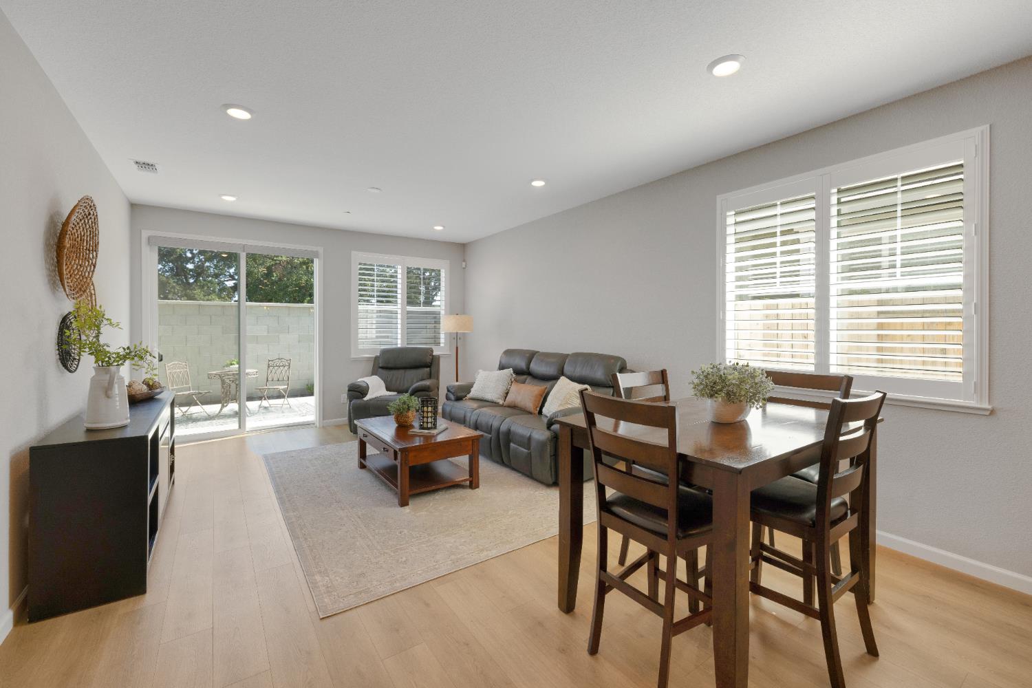 Detail Gallery Image 9 of 41 For 1687 Carson River Loop, Lincoln,  CA 95648 - 2 Beds | 2 Baths