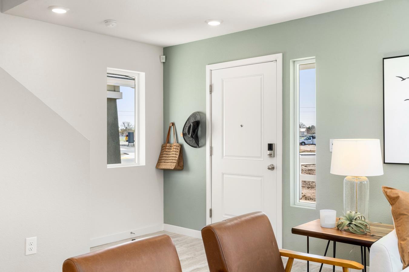 Detail Gallery Image 6 of 10 For 915 San Juan Rd, Sacramento,  CA 95834 - 3 Beds | 2 Baths