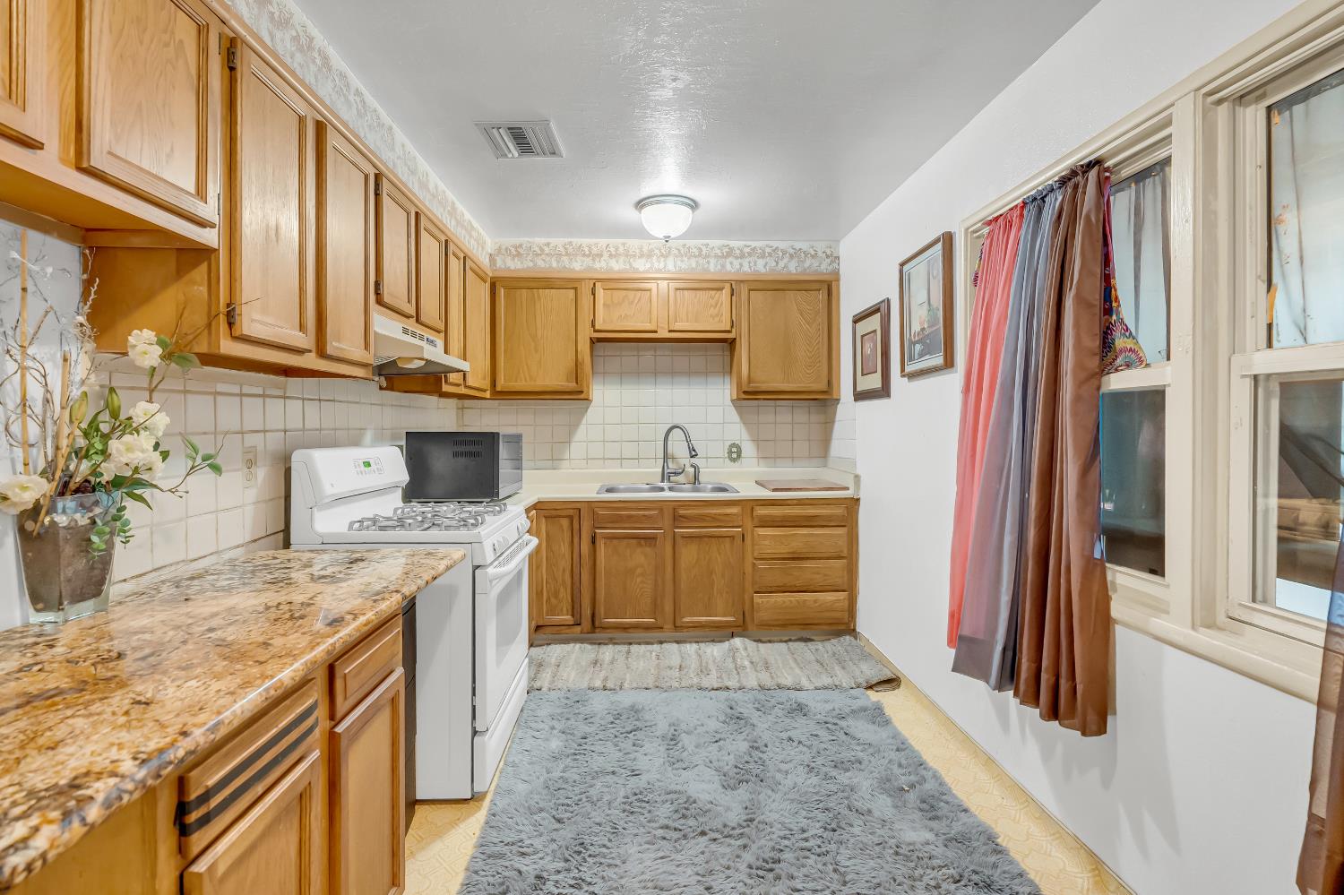 Detail Gallery Image 8 of 29 For 4472 El Cerrito Way, Sacramento,  CA 95820 - 2 Beds | 1 Baths