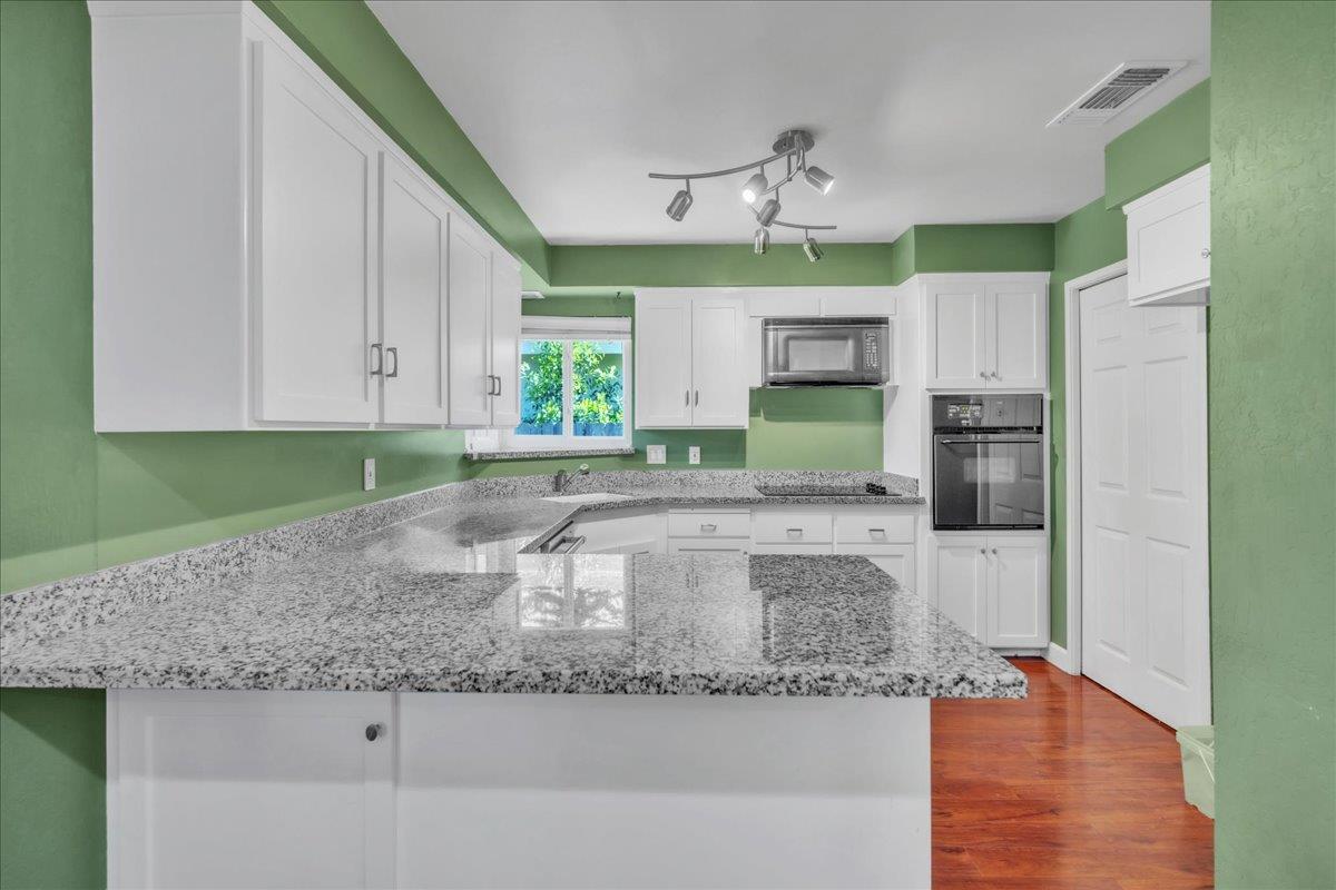 Detail Gallery Image 5 of 40 For 4732 Minaret Way, Carmichael,  CA 95608 - 2 Beds | 2 Baths