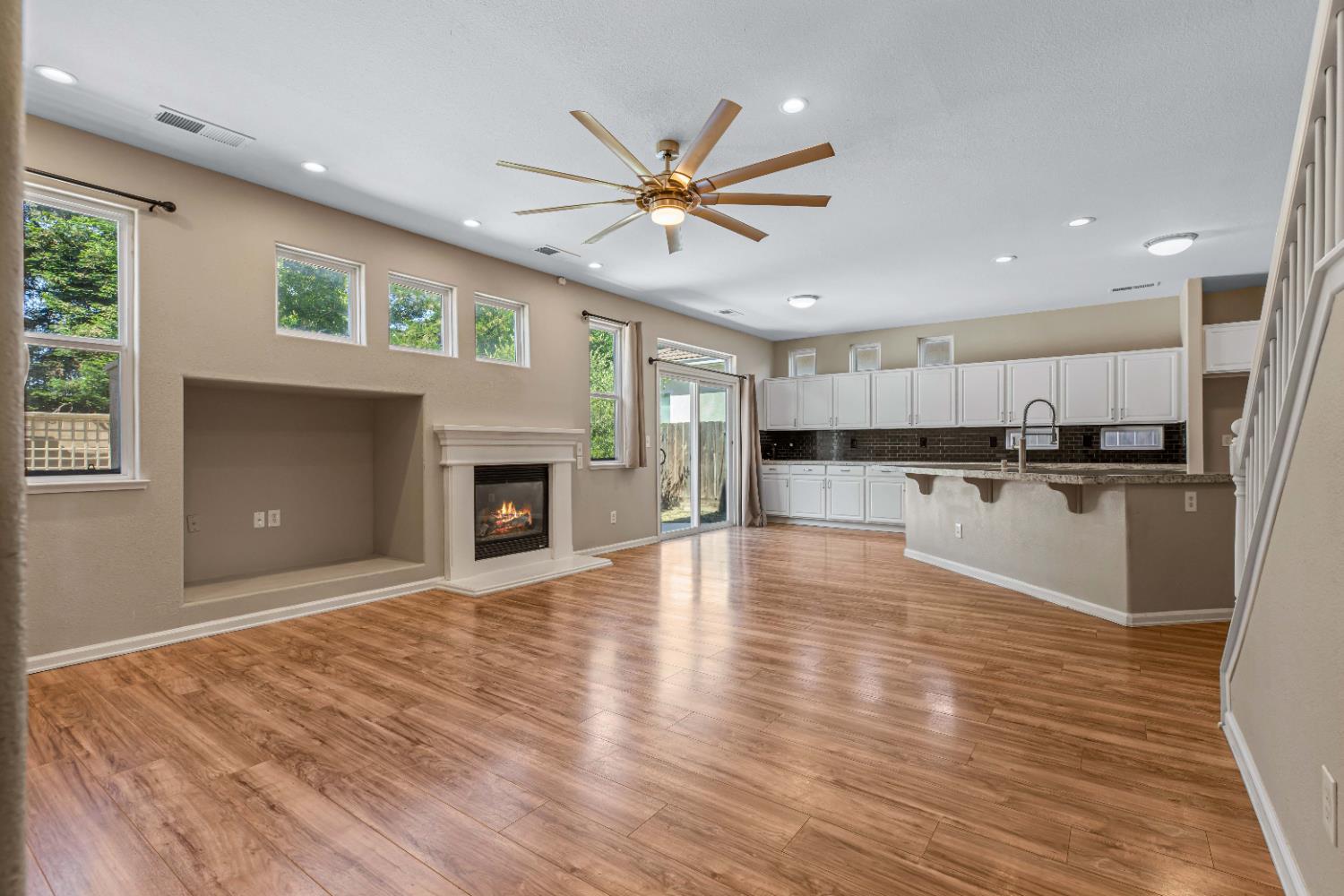 Detail Gallery Image 10 of 64 For 3913 Misty Ln, Modesto,  CA 95355 - 4 Beds | 3 Baths