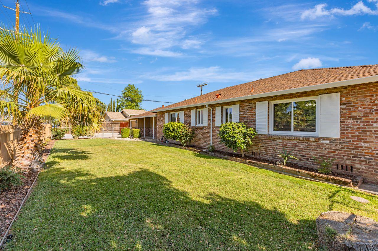 Detail Gallery Image 10 of 72 For 4130 Arden Way, Sacramento,  CA 95864 - – Beds | – Baths