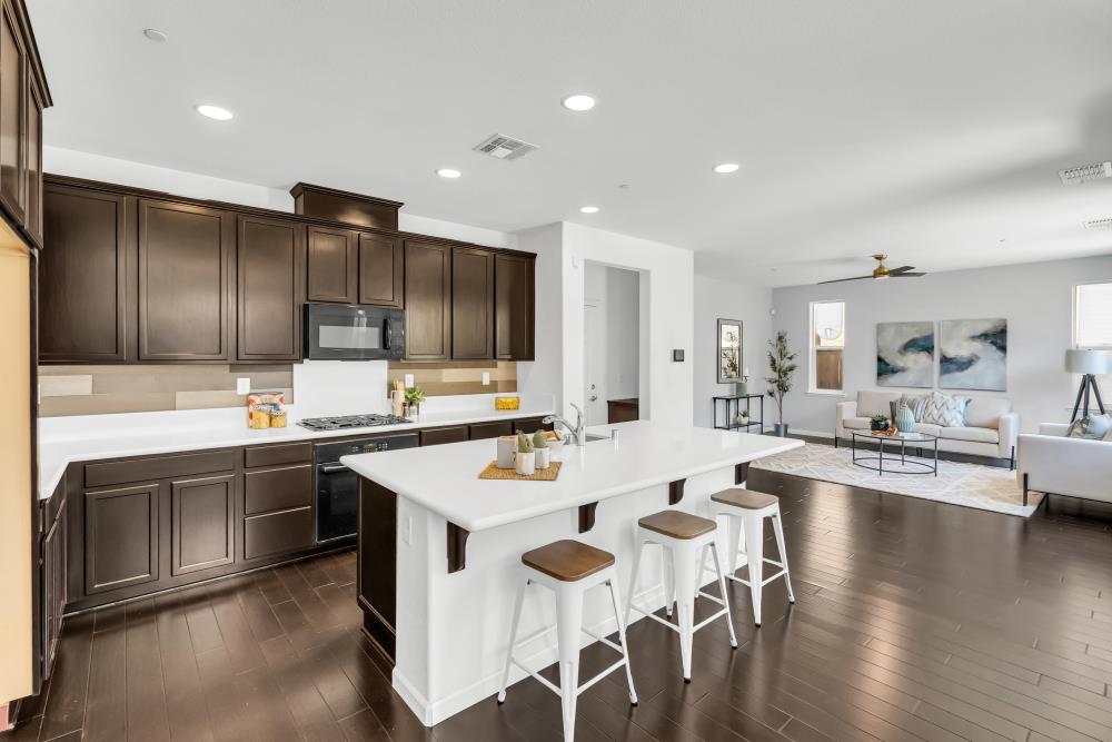 Detail Gallery Image 13 of 56 For 8373 Bronx Way, Sacramento,  CA 95829 - 3 Beds | 2/1 Baths