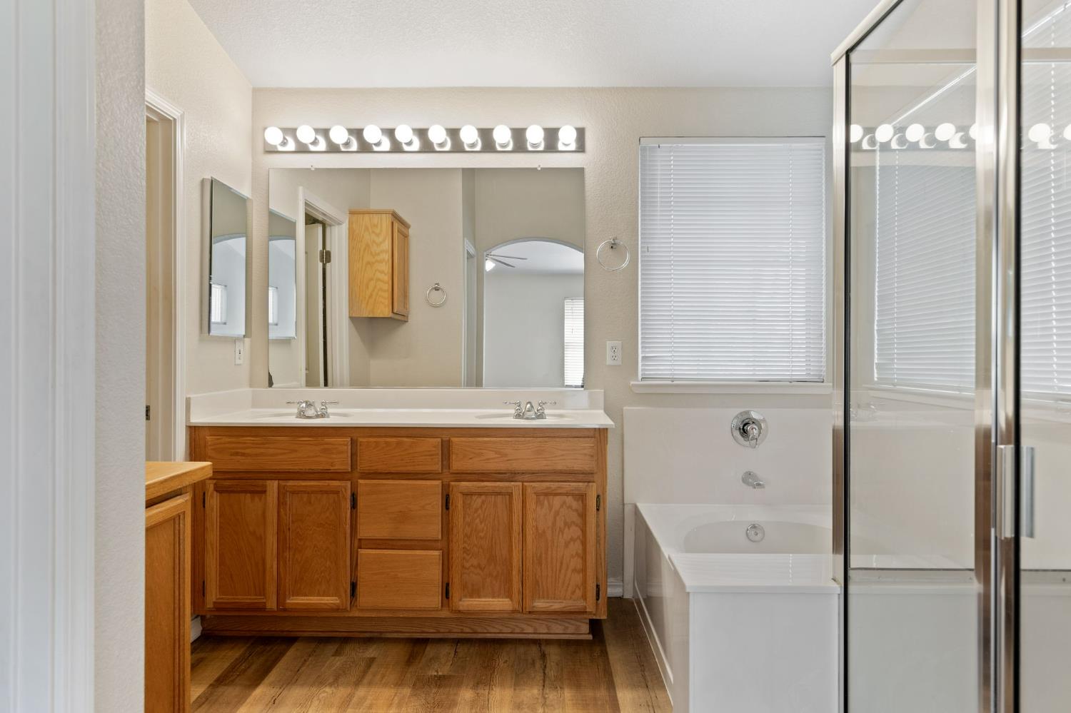 Detail Gallery Image 8 of 63 For 640 Garden Park Dr, Roseville,  CA 95678 - 4 Beds | 3 Baths