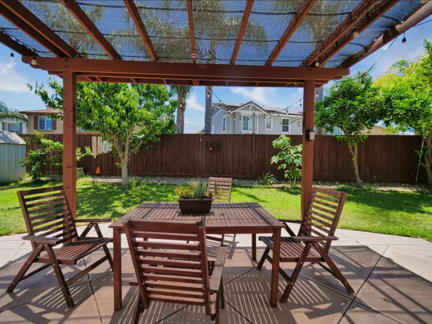 Detail Gallery Image 3 of 15 For 1242 Tulloch Dr, Tracy,  CA 95304 - 5 Beds | 3 Baths