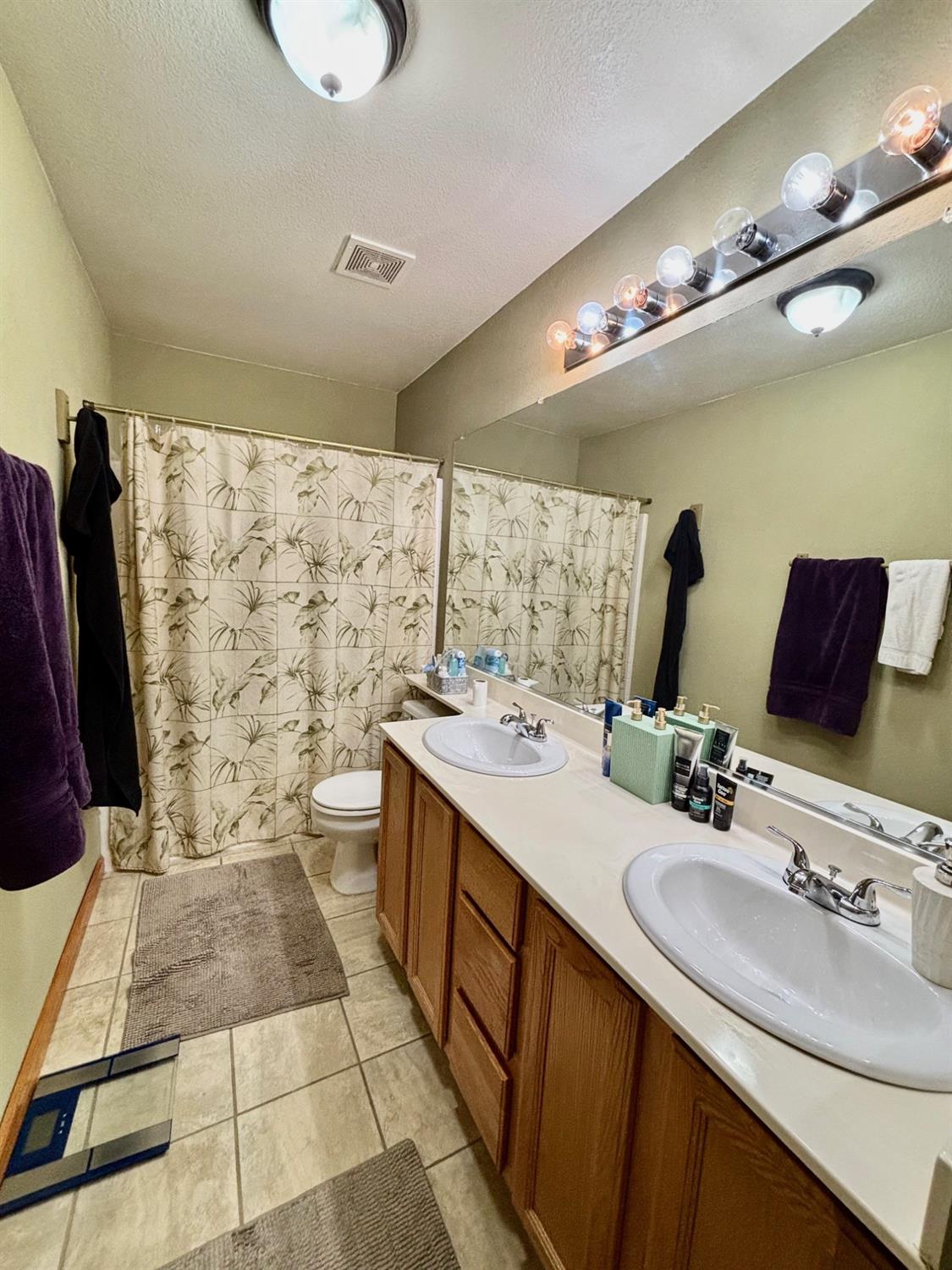 Detail Gallery Image 14 of 23 For 8949 Four Seasons Dr, Elk Grove,  CA 95624 - 4 Beds | 2 Baths