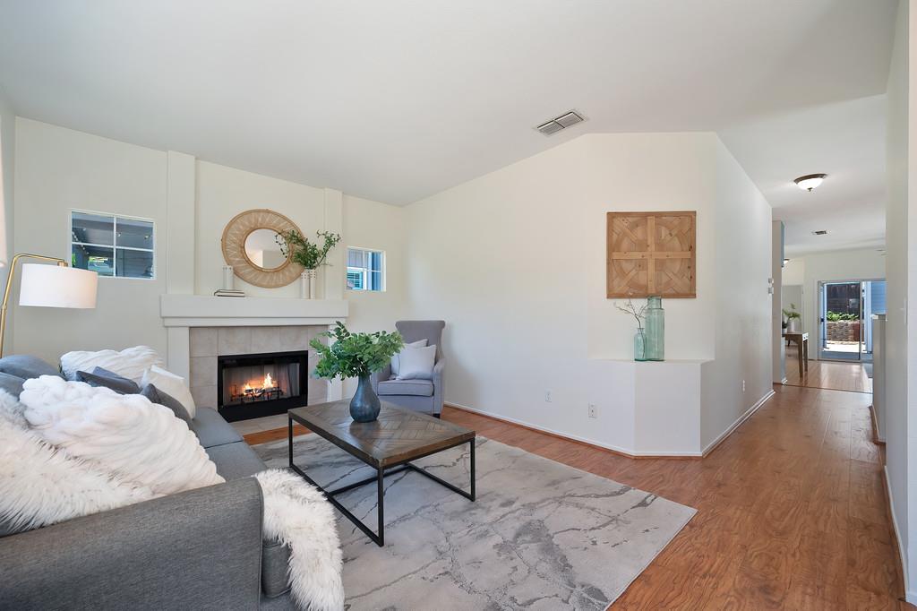 Detail Gallery Image 6 of 25 For 461 Carlson Way, Folsom,  CA 95630 - 3 Beds | 2 Baths