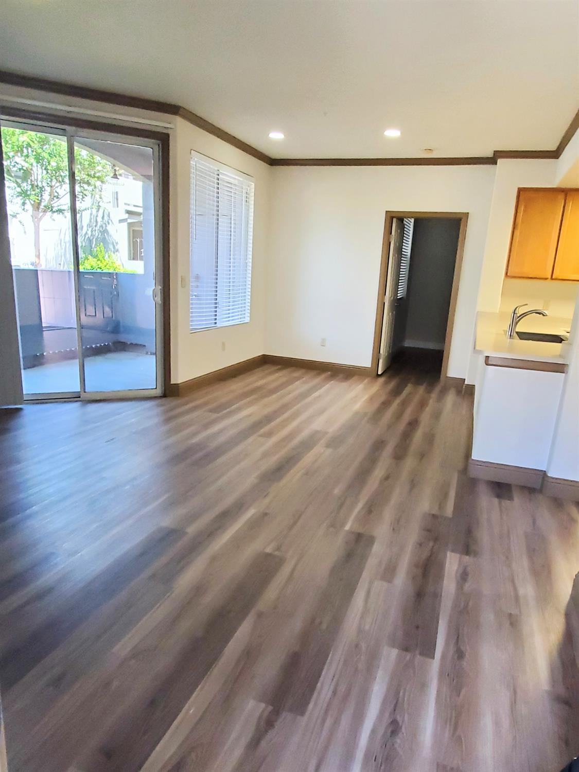 Detail Gallery Image 2 of 13 For 5201 Laguna Oaks Dr #65,  Elk Grove,  CA 95758 - 2 Beds | 2 Baths