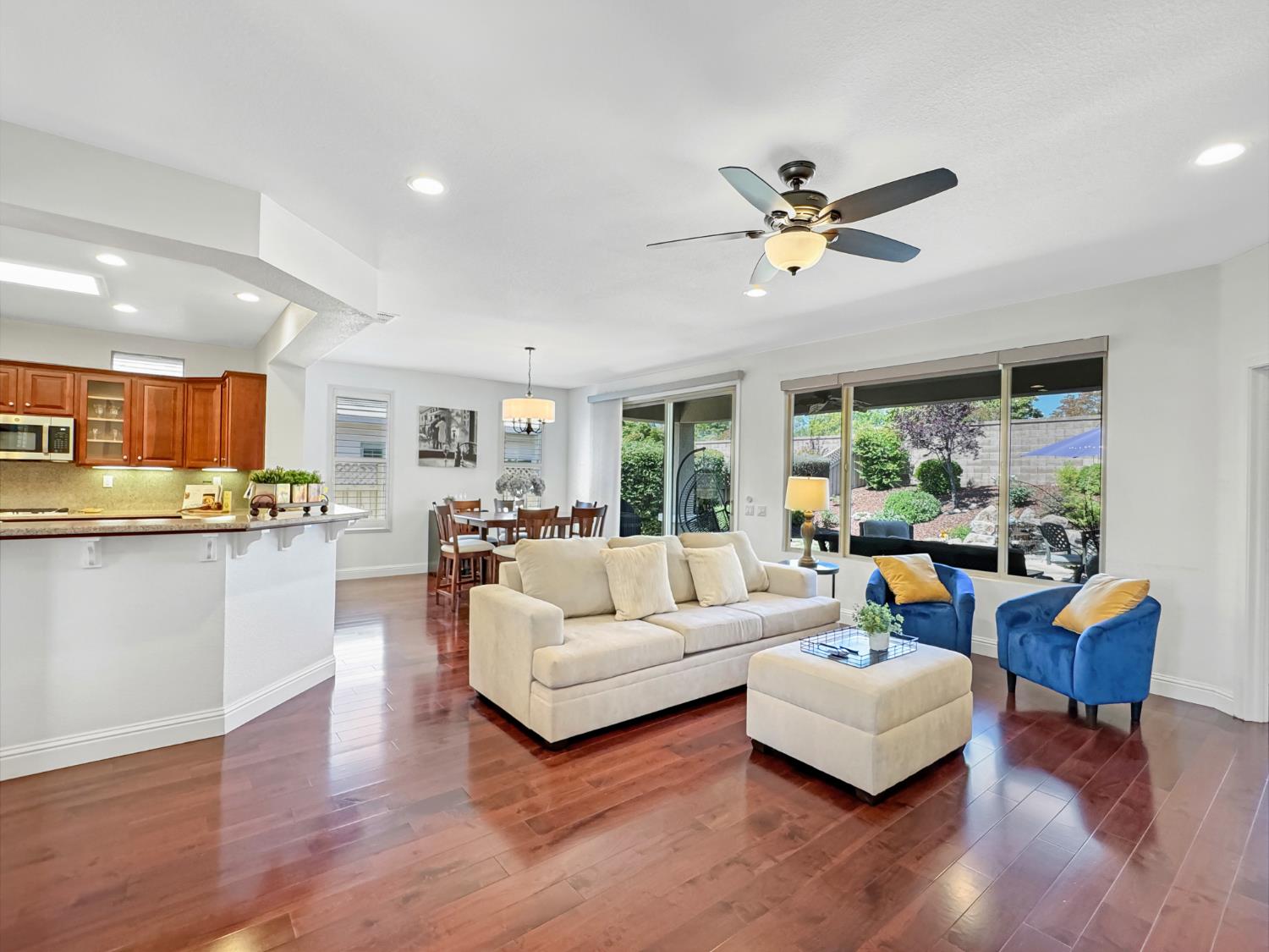 Detail Gallery Image 10 of 42 For 2052 Stonecrest Ln, Lincoln,  CA 95648 - 2 Beds | 2 Baths