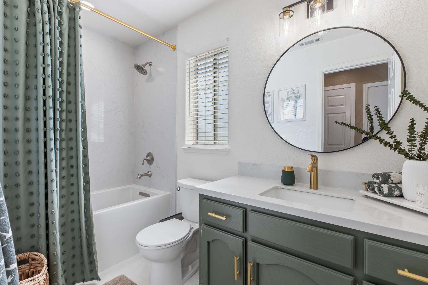 Detail Gallery Image 29 of 38 For 3092 Village Park Ct, Turlock,  CA 95382 - 4 Beds | 2/1 Baths
