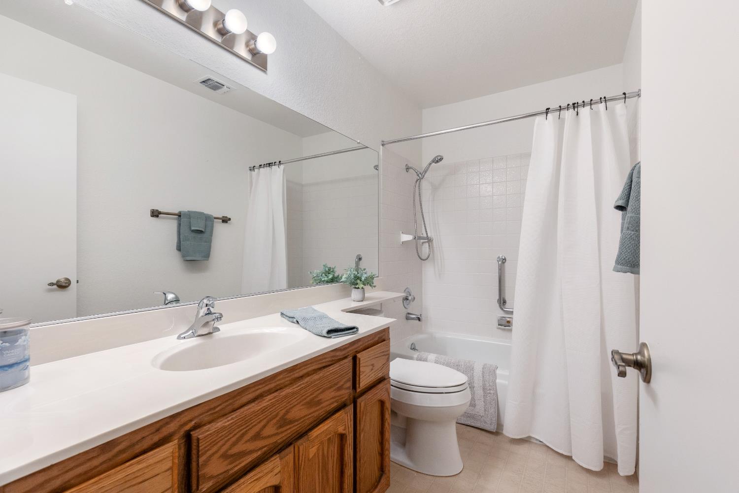 Detail Gallery Image 20 of 27 For 6401 El Porto Ln, Citrus Heights,  CA 95621 - 3 Beds | 2 Baths