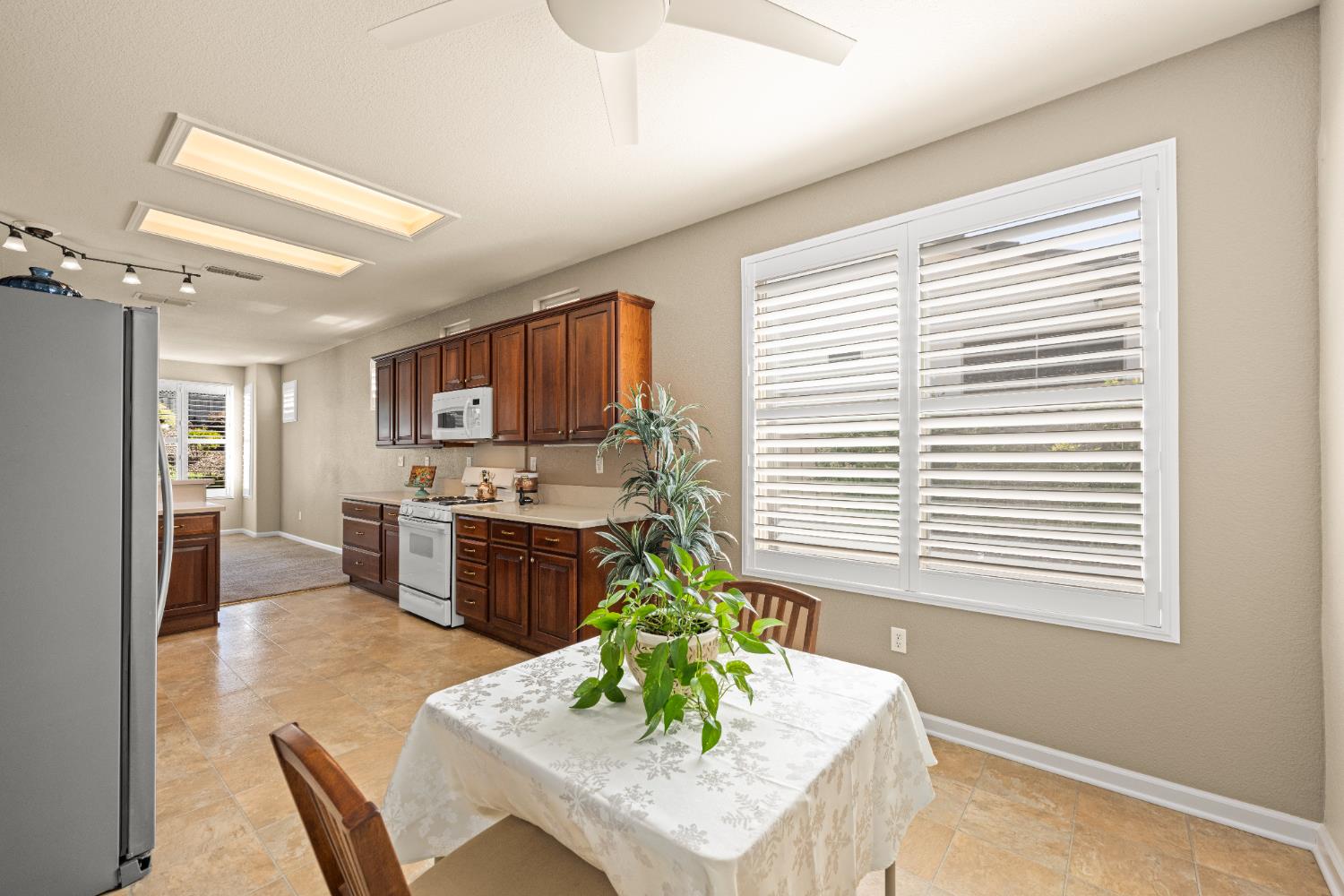 Detail Gallery Image 9 of 40 For 1018 Stone Pine Ln, Lincoln,  CA 95648 - 2 Beds | 2 Baths