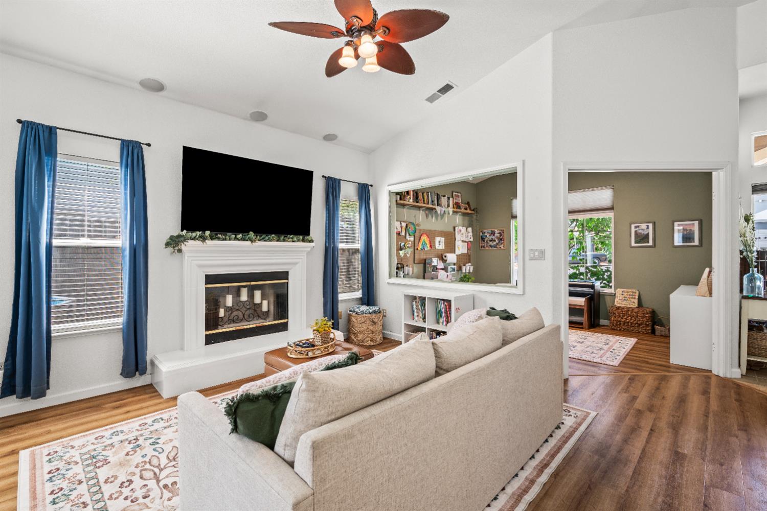 Detail Gallery Image 8 of 31 For 5004 Birchwood Ct, Rocklin,  CA 95677 - 3 Beds | 2 Baths