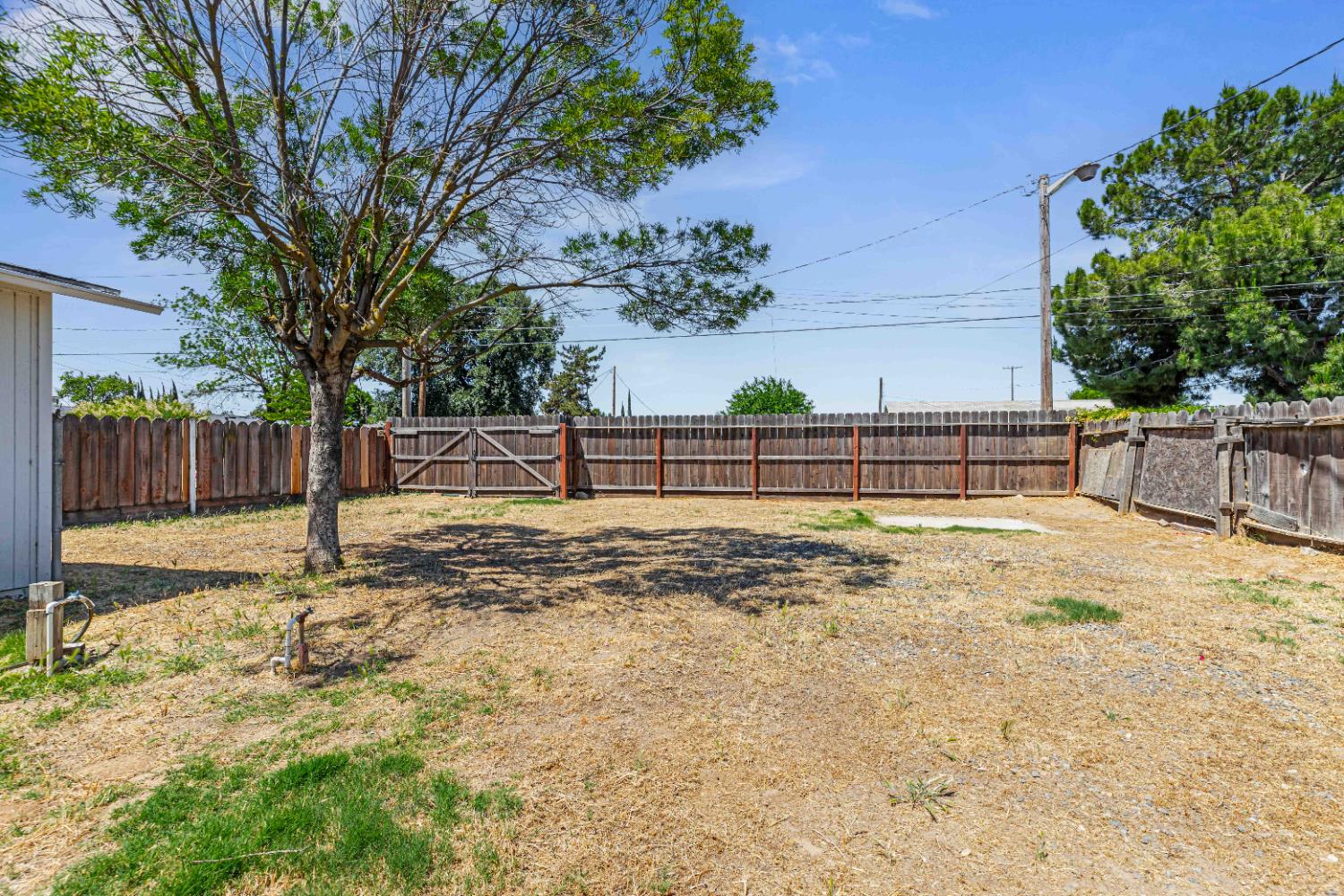 Detail Gallery Image 33 of 40 For 1705 Lois Way, Ceres,  CA 95307 - 3 Beds | 2 Baths
