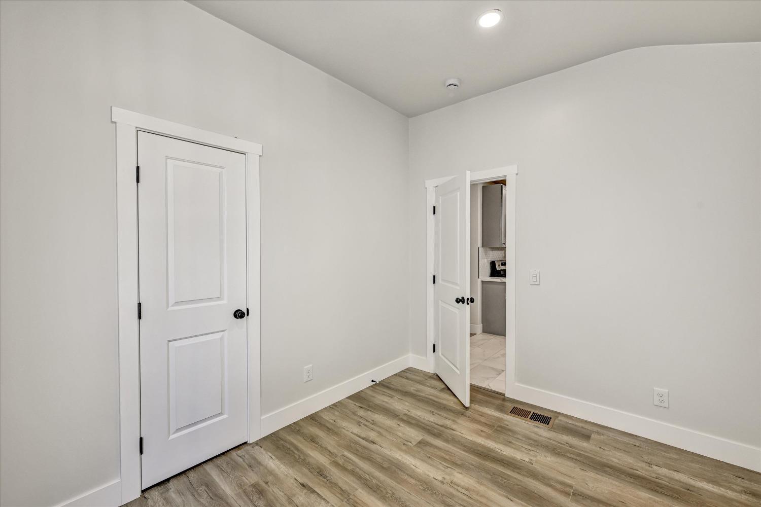 Detail Gallery Image 12 of 32 For 2019 12th St, Sacramento,  CA 95818 - – Beds | – Baths