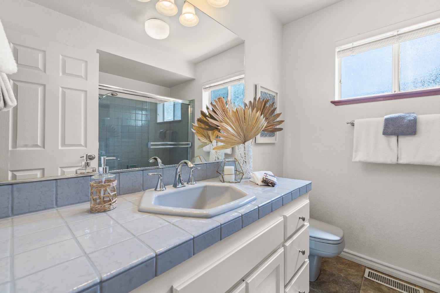 Detail Gallery Image 33 of 81 For 12431 Torrey Pines Dr, Auburn,  CA 95602 - 4 Beds | 3 Baths