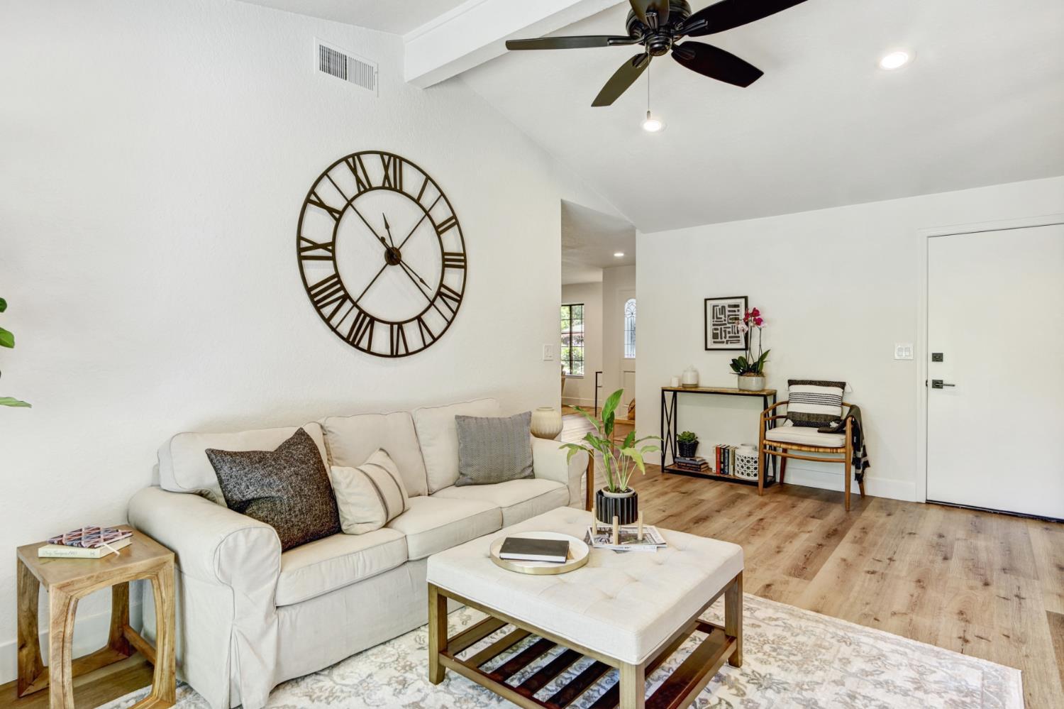 Detail Gallery Image 9 of 38 For 4939 Kurz Cir, Carmichael,  CA 95608 - 3 Beds | 2 Baths