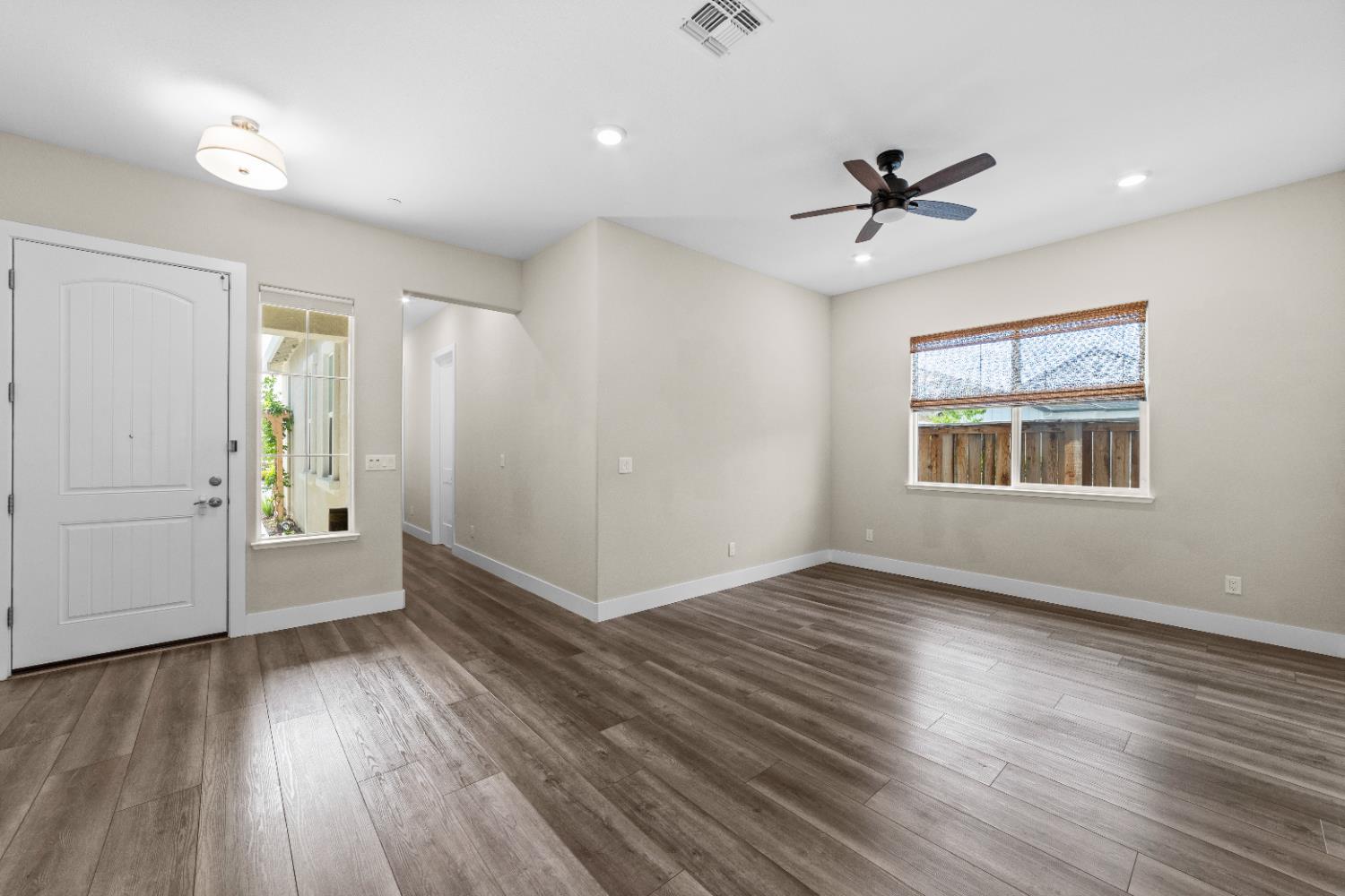 Detail Gallery Image 5 of 54 For 2001 Salina Way, Roseville,  CA 95747 - 4 Beds | 3 Baths