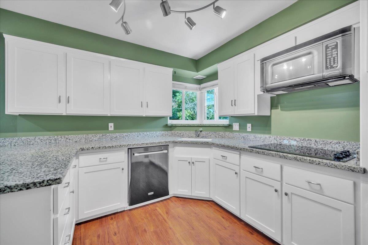 Detail Gallery Image 2 of 40 For 4732 Minaret Way, Carmichael,  CA 95608 - 2 Beds | 2 Baths