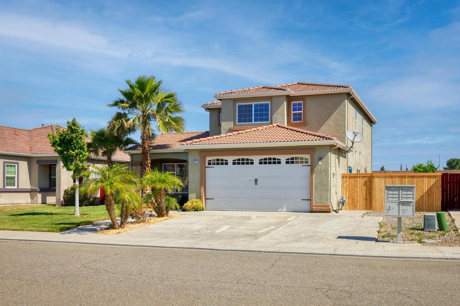Detail Gallery Image 4 of 36 For 1615 Goldpoppy St, Manteca,  CA 95337 - 4 Beds | 3 Baths