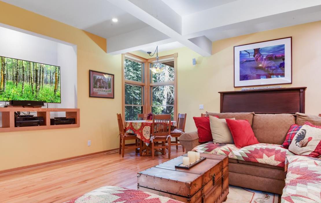 Detail Gallery Image 16 of 42 For 1724 Mohican Dr, South Lake Tahoe,  CA 96150 - 3 Beds | 2/1 Baths