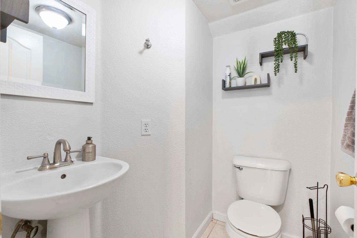 Detail Gallery Image 19 of 40 For 4208 Dante Ct, Salida,  CA 95368 - 4 Beds | 2/1 Baths
