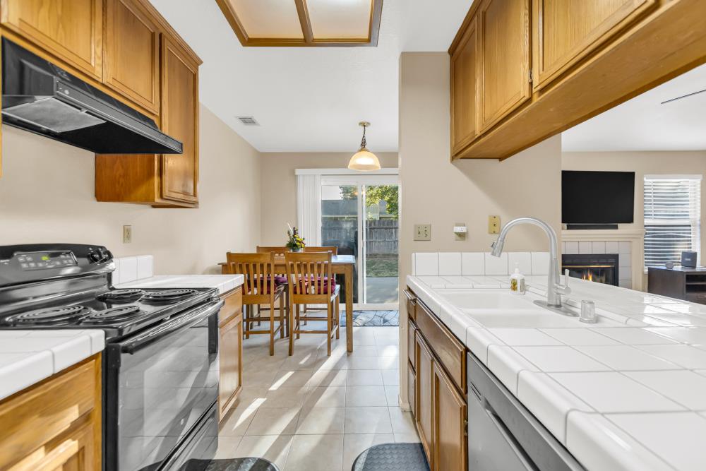 Detail Gallery Image 15 of 42 For 574 Ewell Ct, Galt,  CA 95632 - 3 Beds | 2 Baths