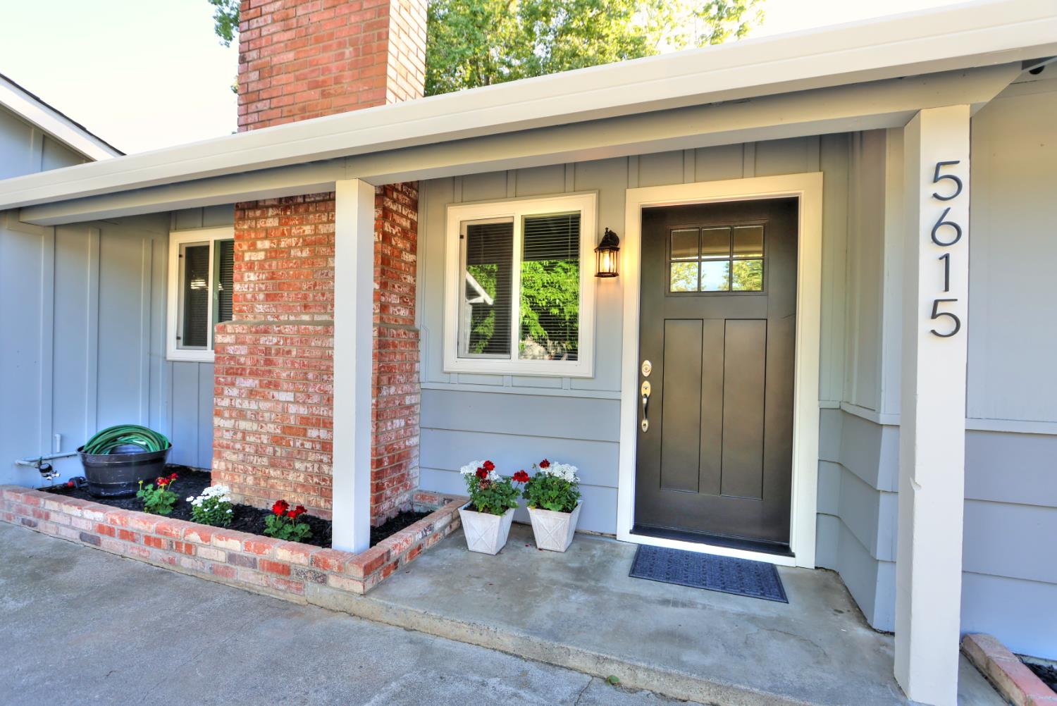 Detail Gallery Image 4 of 20 For 5615 Arlyn Way, Fair Oaks,  CA 95628 - 3 Beds | 1 Baths