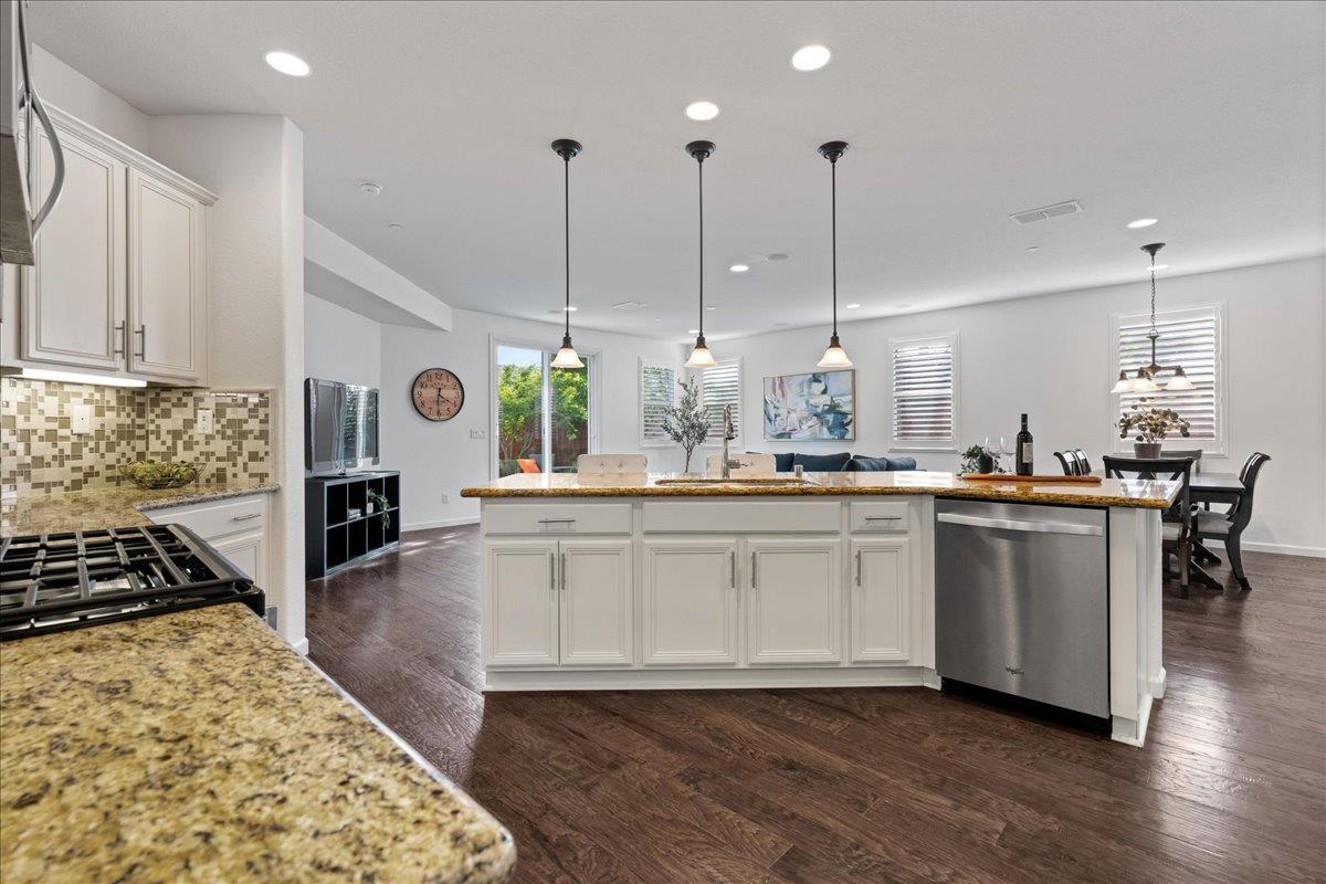 Detail Gallery Image 9 of 40 For 4065 Shorthorn Way, Roseville,  CA 95747 - 4 Beds | 3/1 Baths