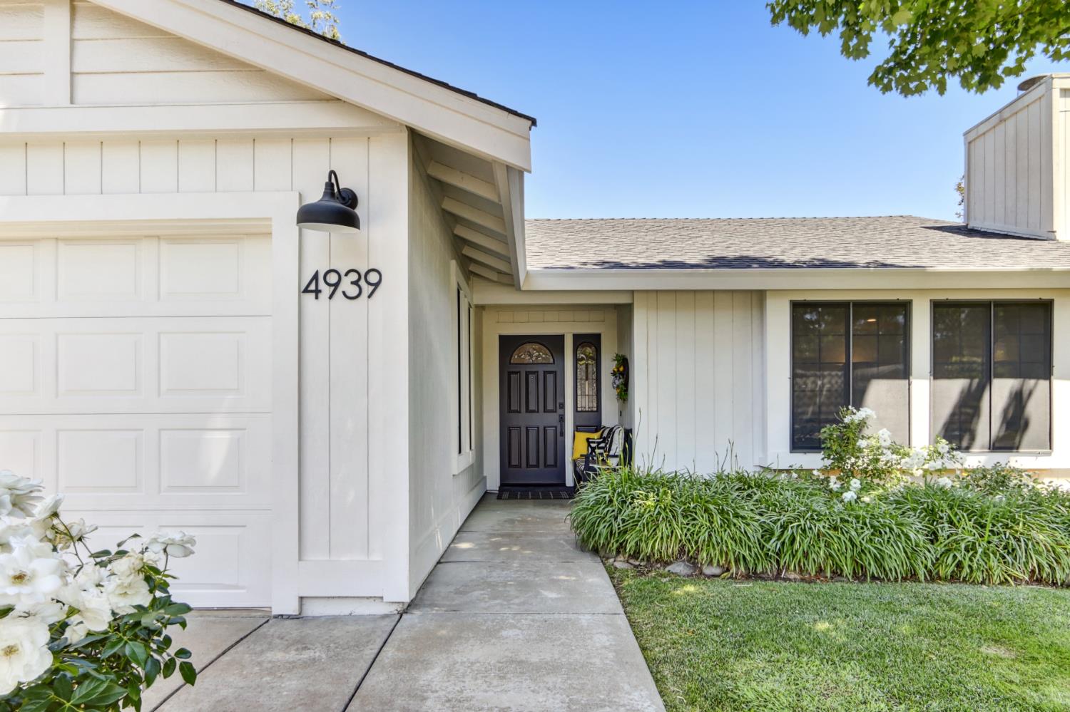 Detail Gallery Image 2 of 38 For 4939 Kurz Cir, Carmichael,  CA 95608 - 3 Beds | 2 Baths