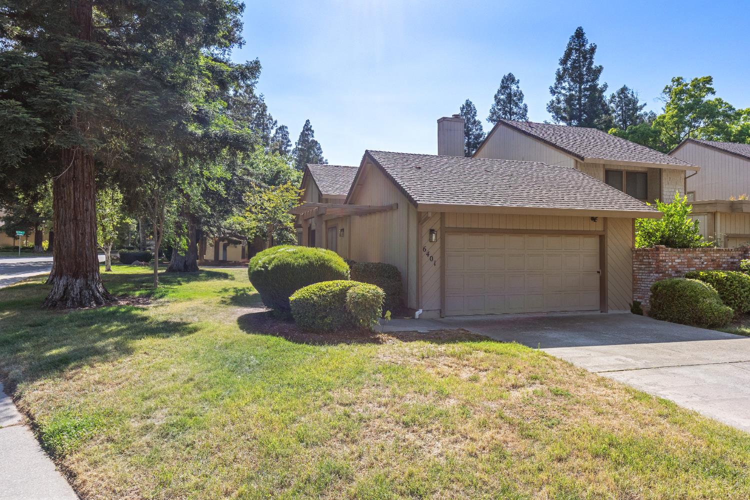 Detail Gallery Image 1 of 27 For 6401 El Porto Ln, Citrus Heights,  CA 95621 - 3 Beds | 2 Baths